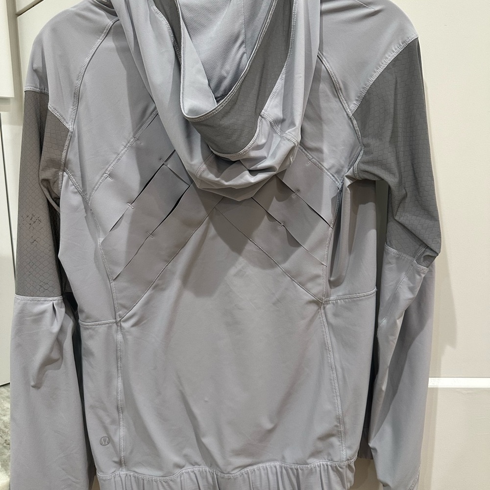 (2186) LULULEMON LIGHT SPEED JACKET Sz 6 ** Mild Flaw - Picture 11 of 15